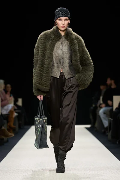 Look 29